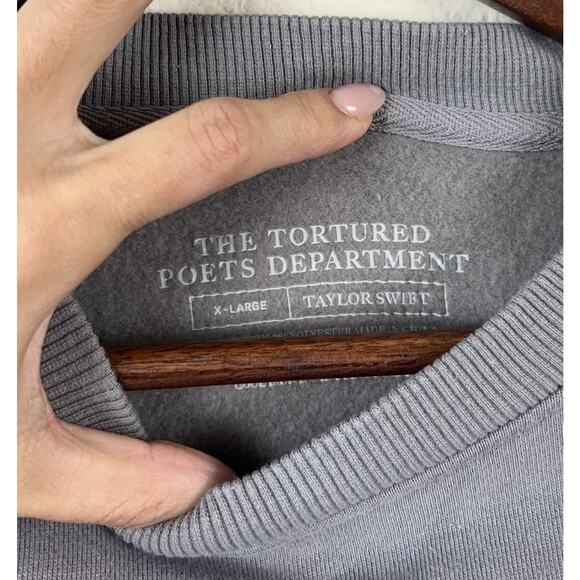 Taylor Swift The Tortured Poets Department XL Sweatshirt Gray Crewneck Graphic - Picture 3 of 8